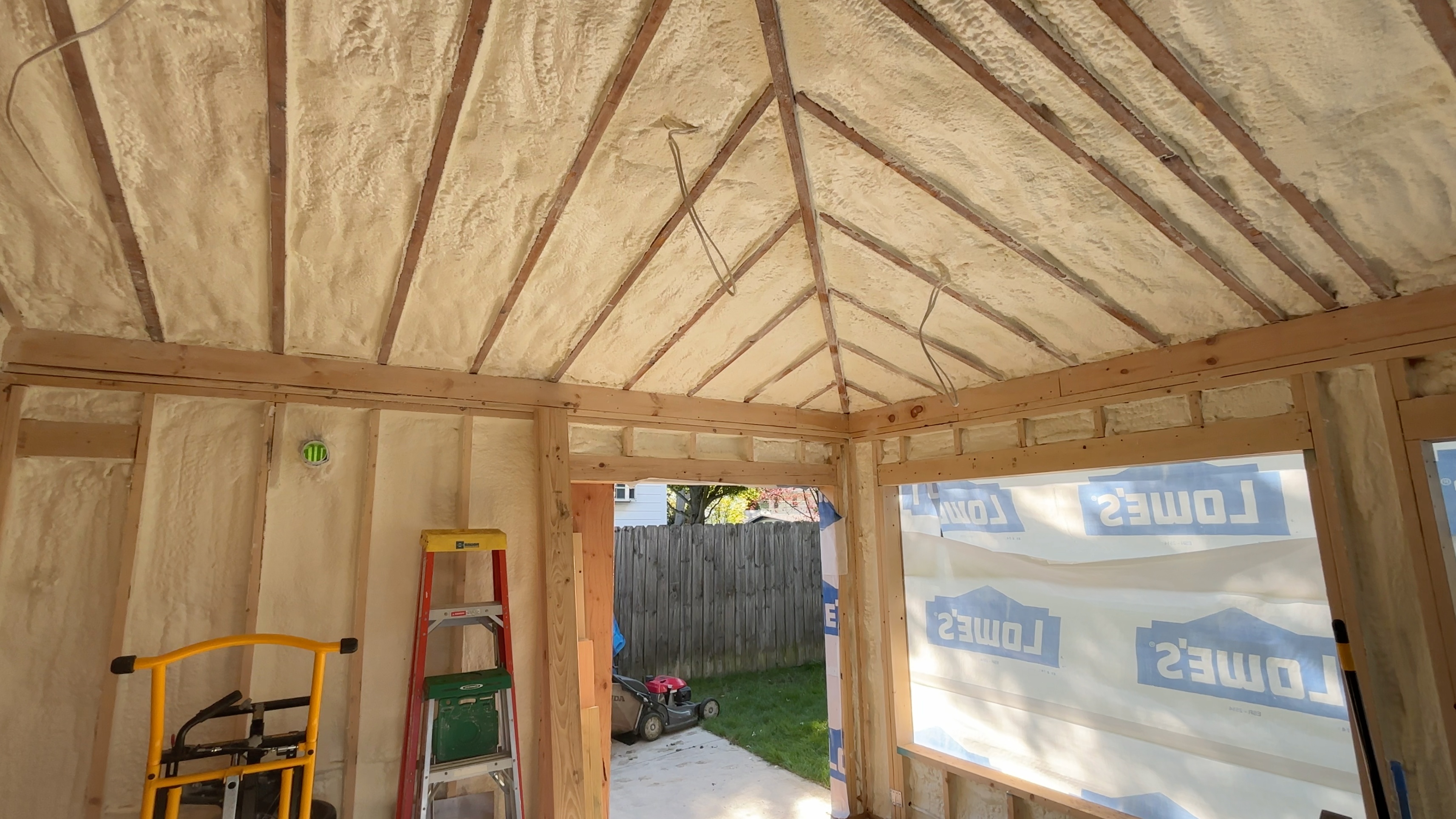 Open cell vs. closed cell spray foam: Choosing the right insulation for your needs Image